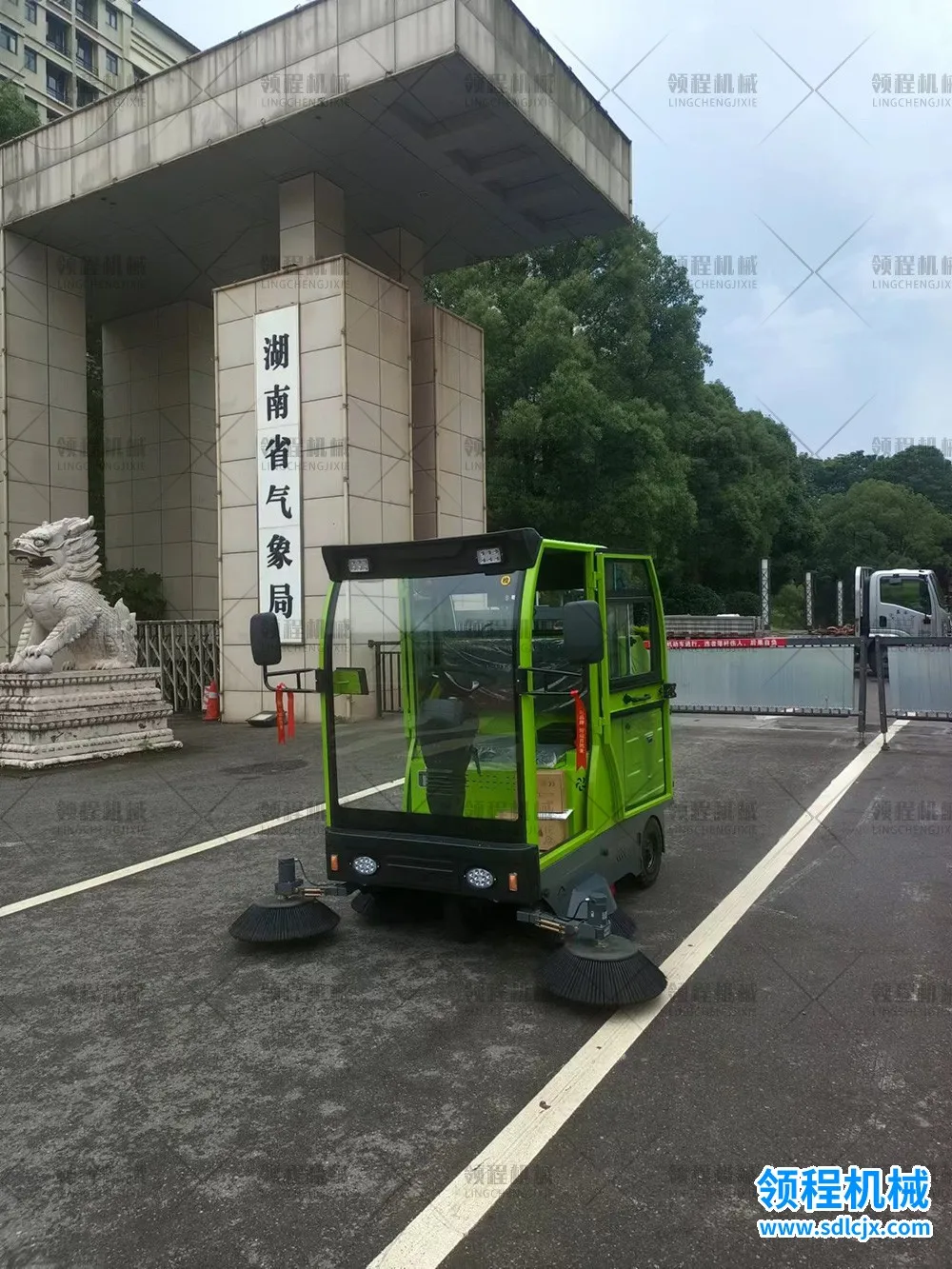 领程电动扫地车客户案例之湖南省气象局01