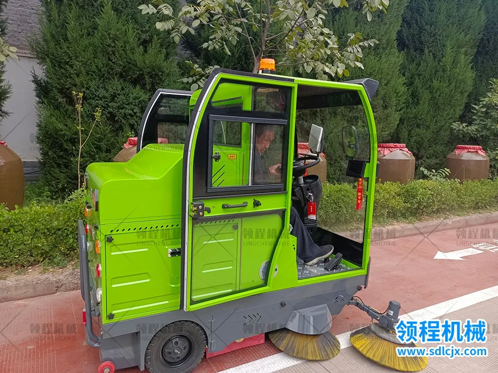 领程电动扫地车客户案例之杜康集团03